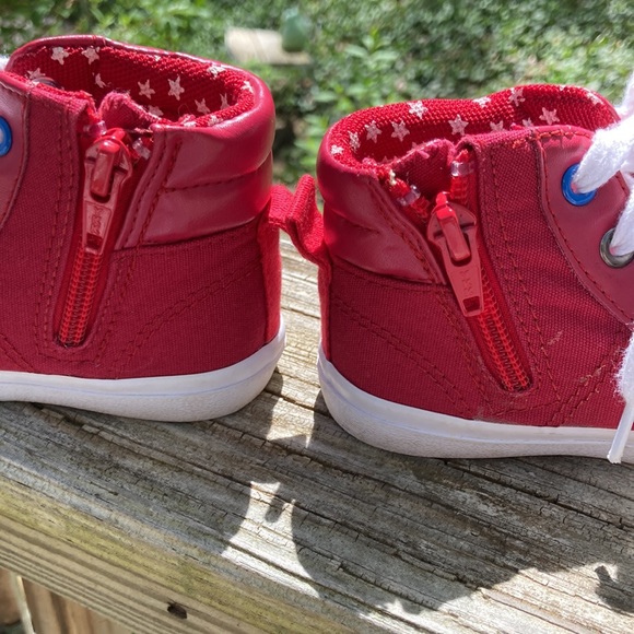 Little girls sneakers by Cat&Jack size 9 - Picture 3 of 6